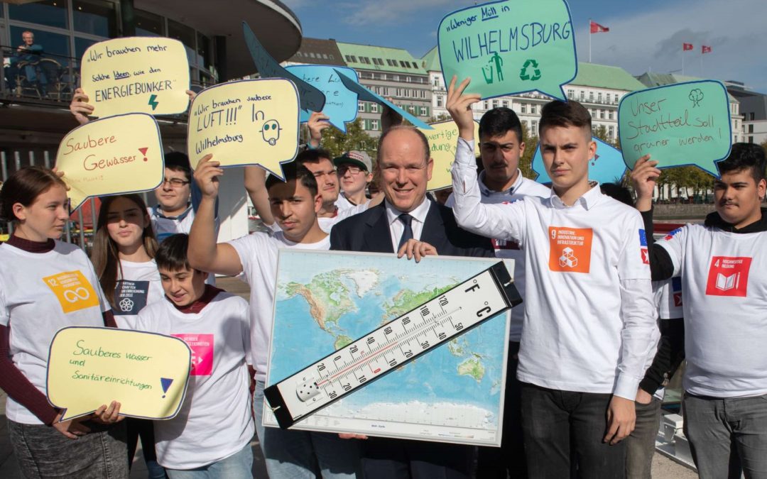 „Sprung über die Elbe“ zur Eröffnung des Bildungsprogramms durch Fürst Albert II